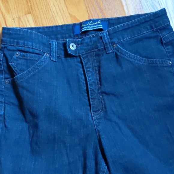 Gloria Vanderbilt Jean capris - Picture 4 of 4